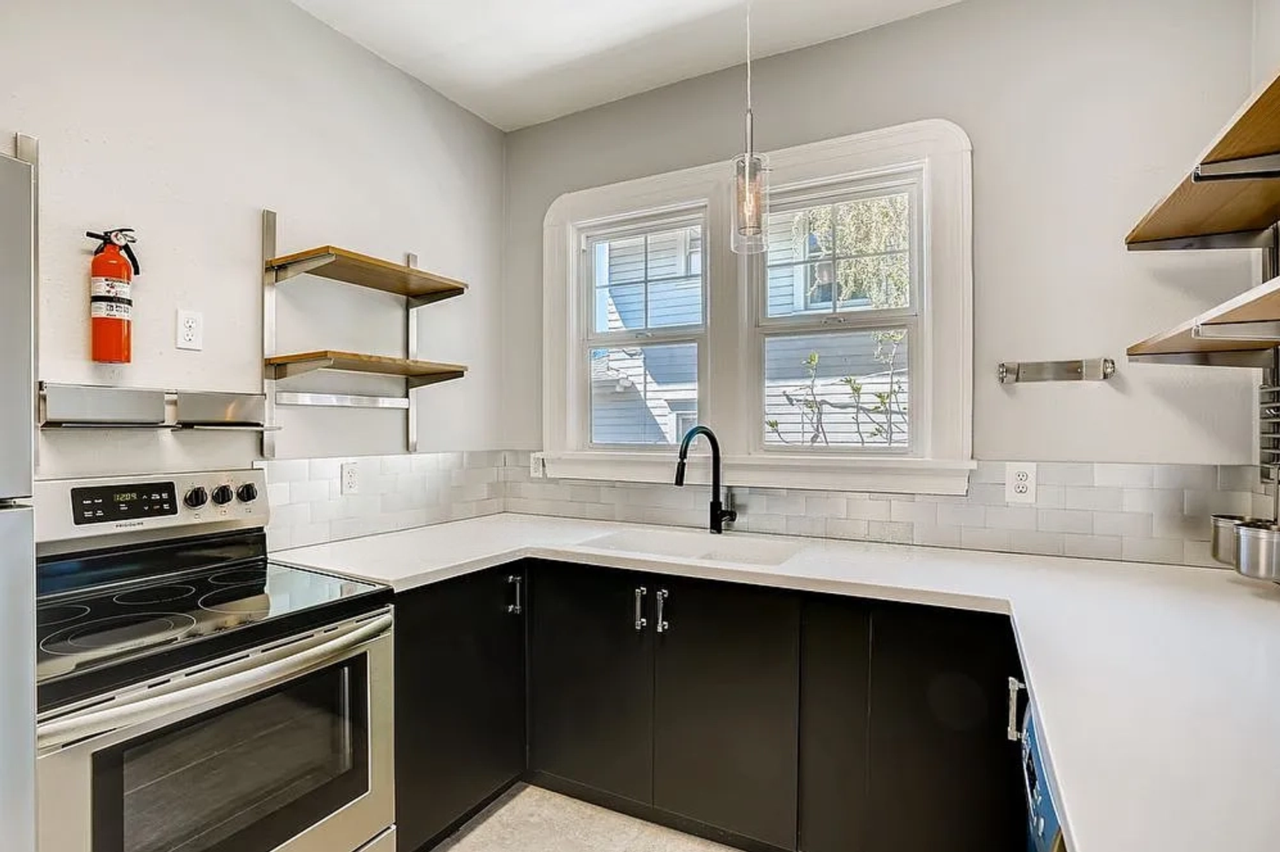 1232 Se Salmon St - Photo 4 of 15