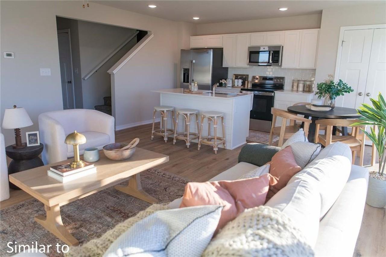 1117 Sunflower Ln - Photo 2 of 12