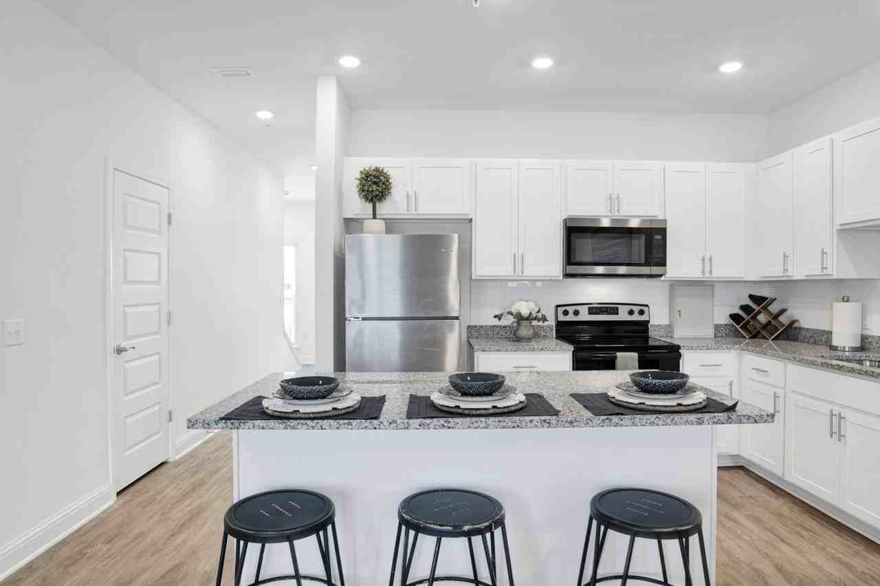 26963 Port Washington Ln #26963 - Photo 3 of 16