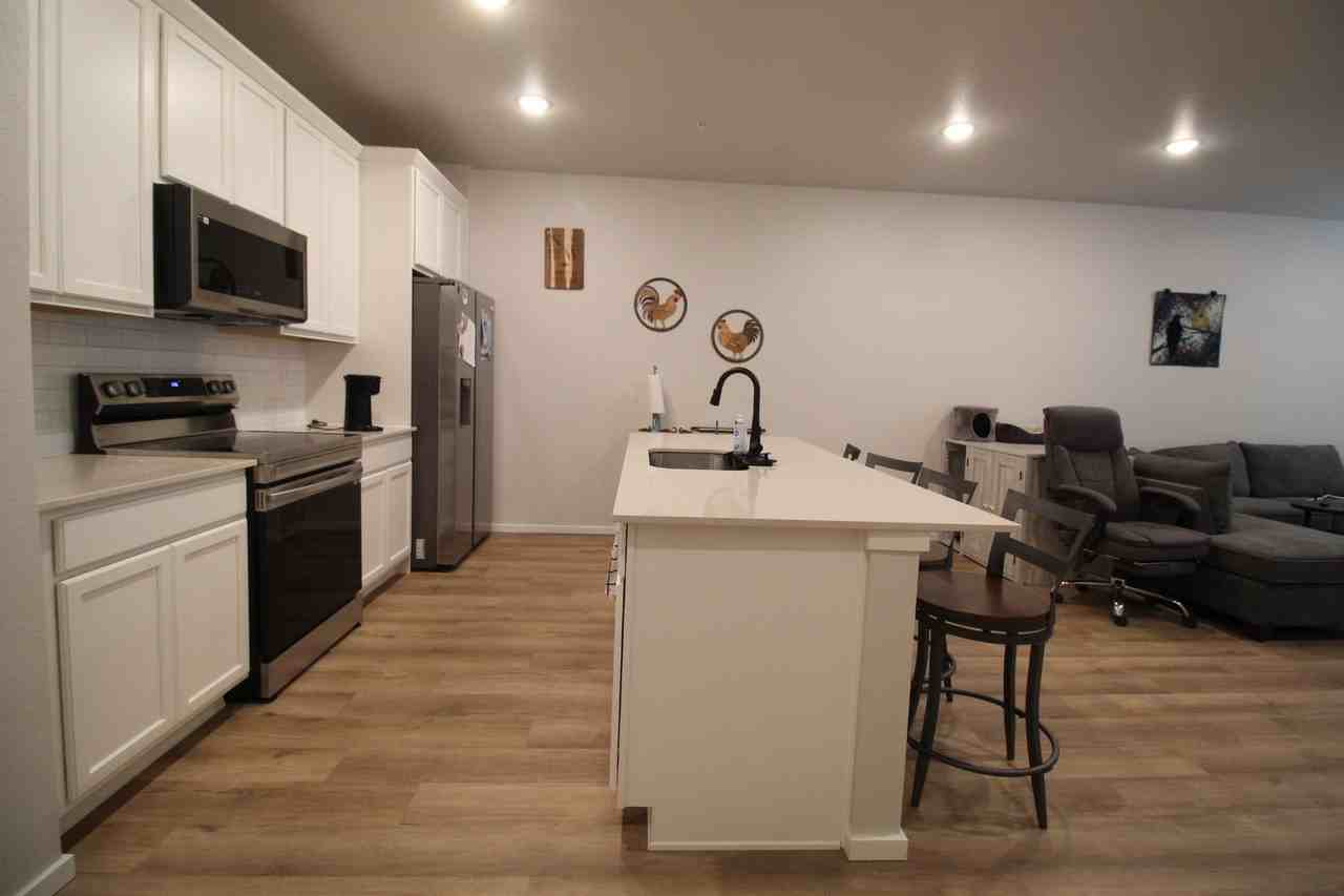 2710 Barnstormer St - Photo 4 of 12