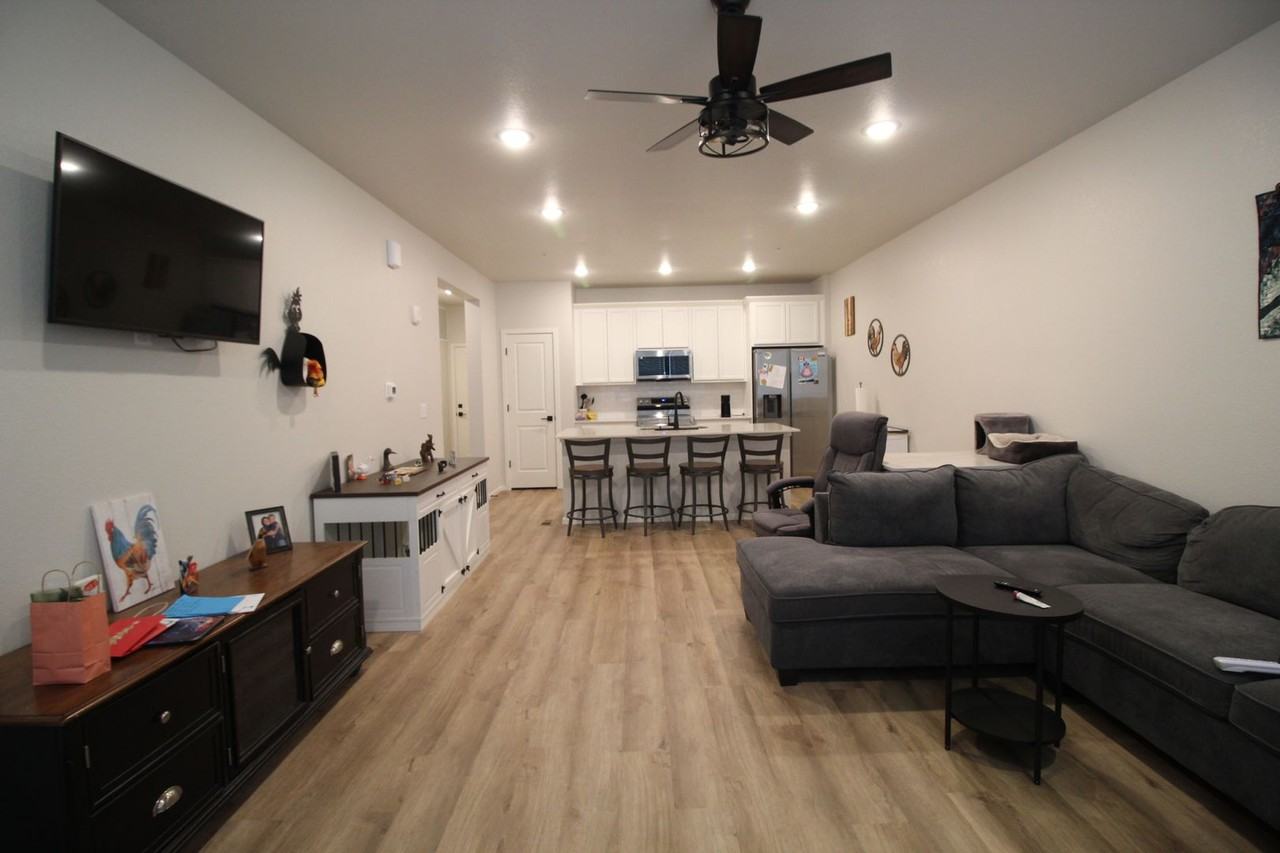 2710 Barnstormer St - Photo 6 of 12