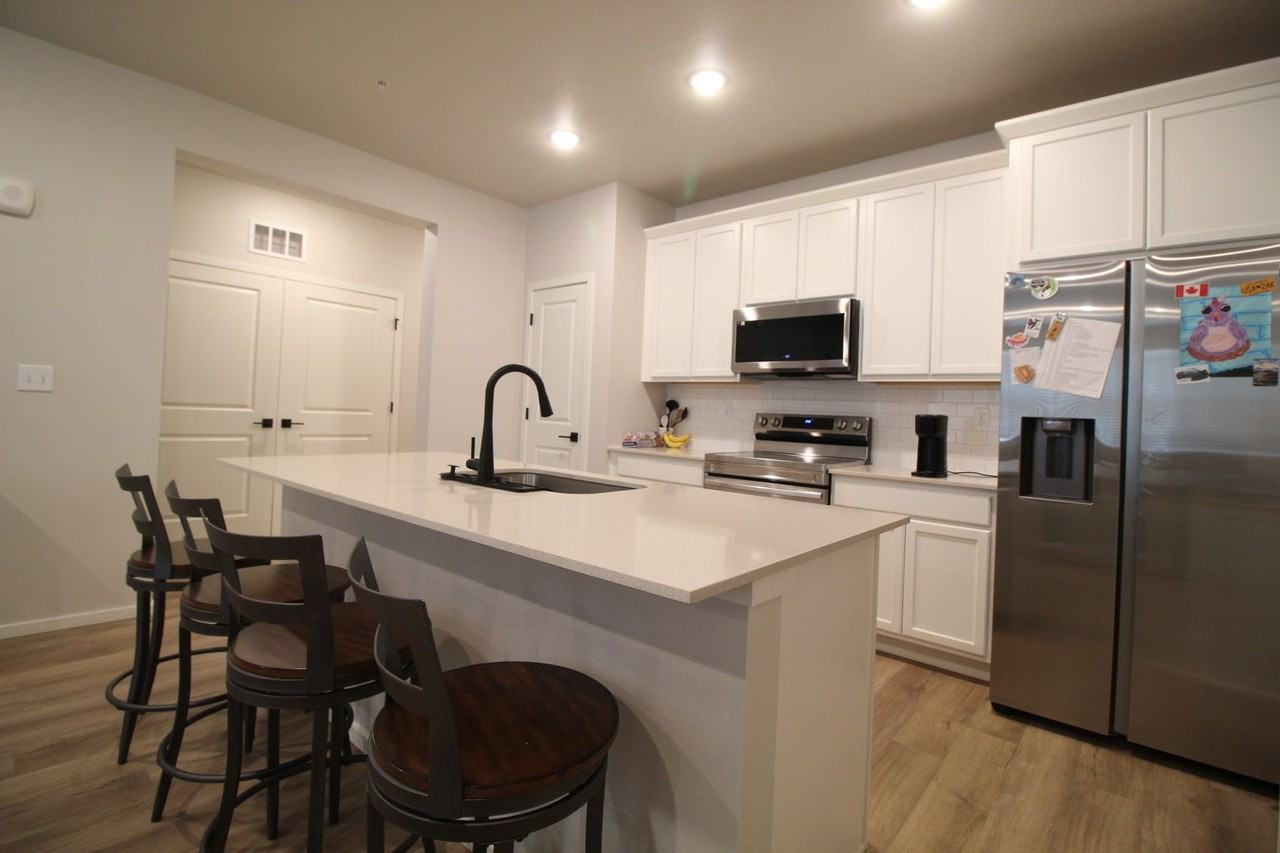 2710 Barnstormer St - Photo 7 of 12