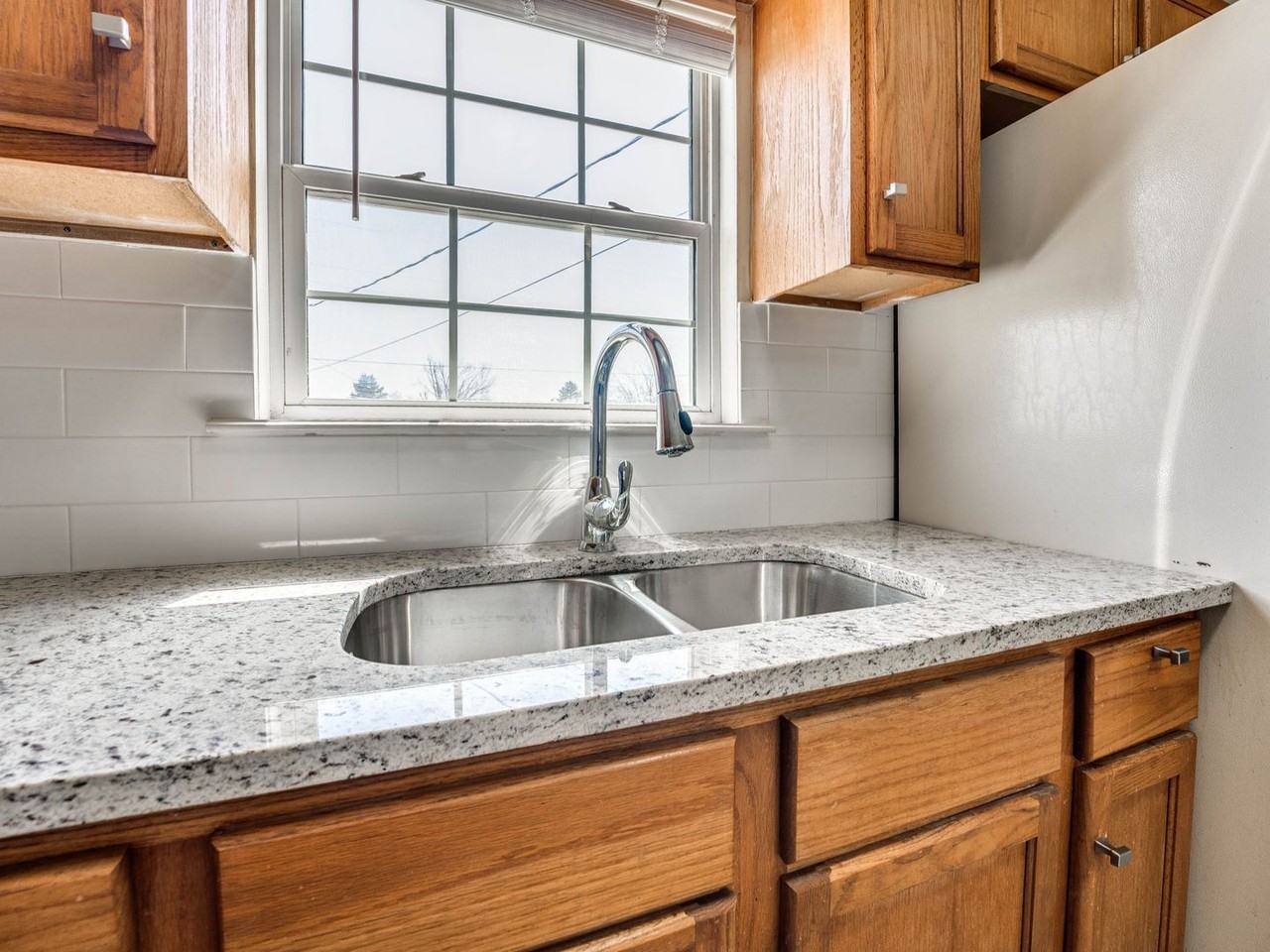 1207 Carol Dr - Photo 3 of 38