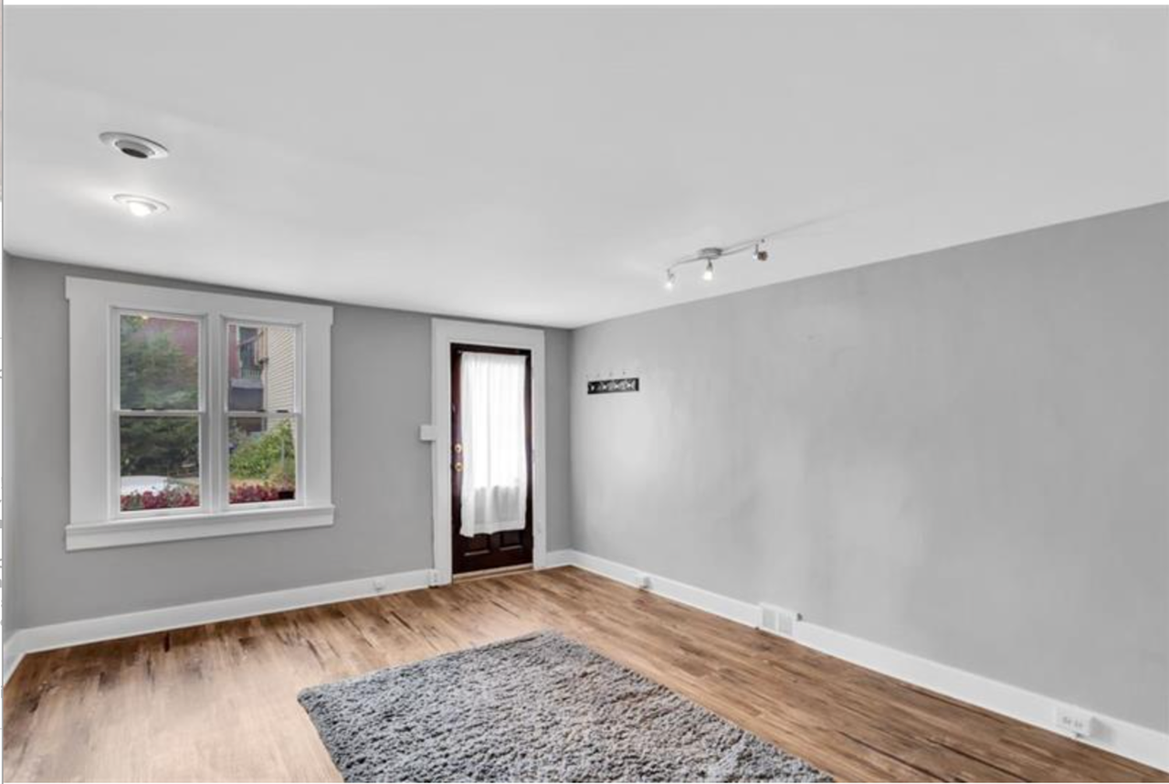 602 Middle St - Photo 3 of 28