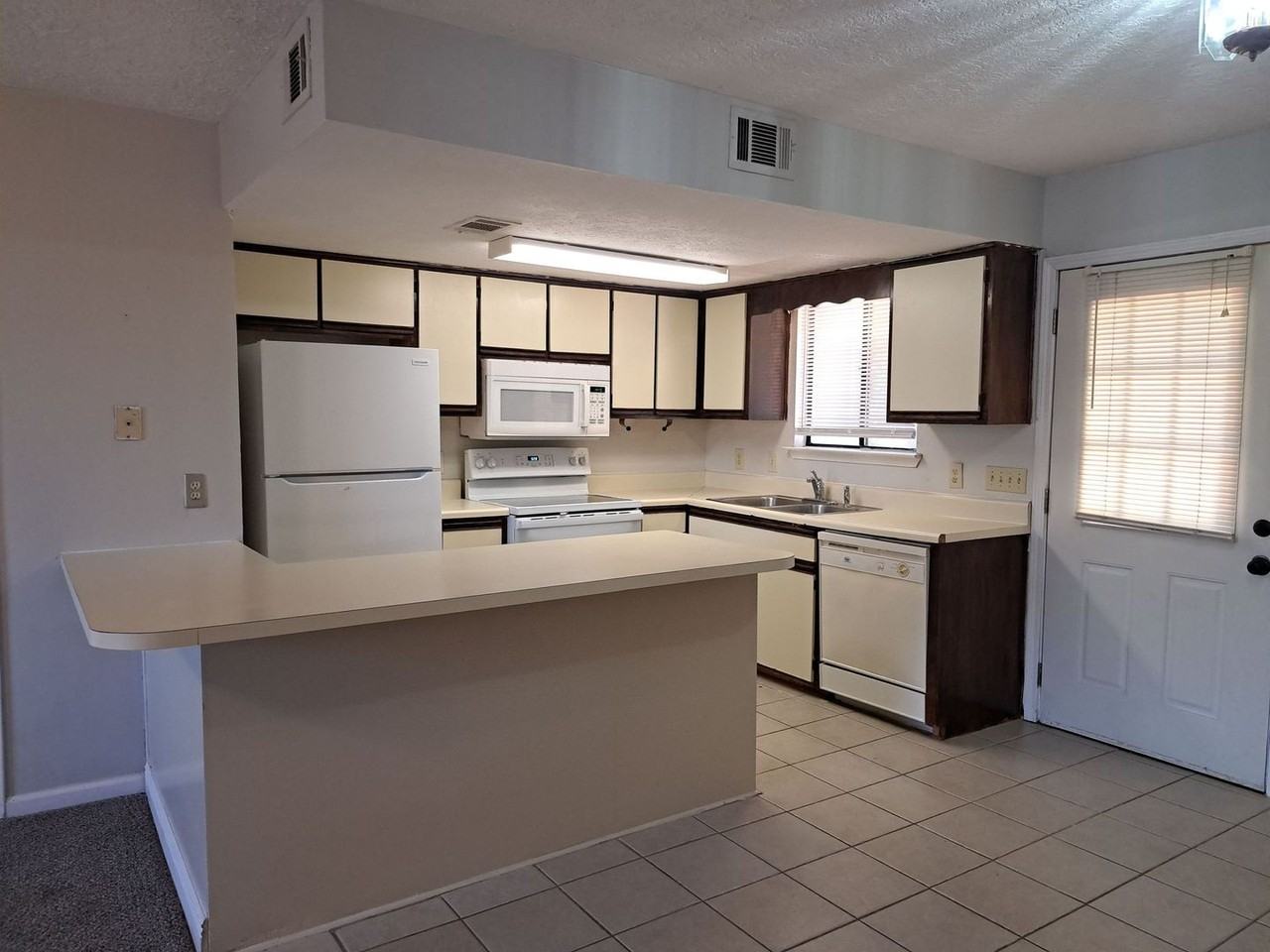 4837 S Lakewood Dr - Photo 3 of 21