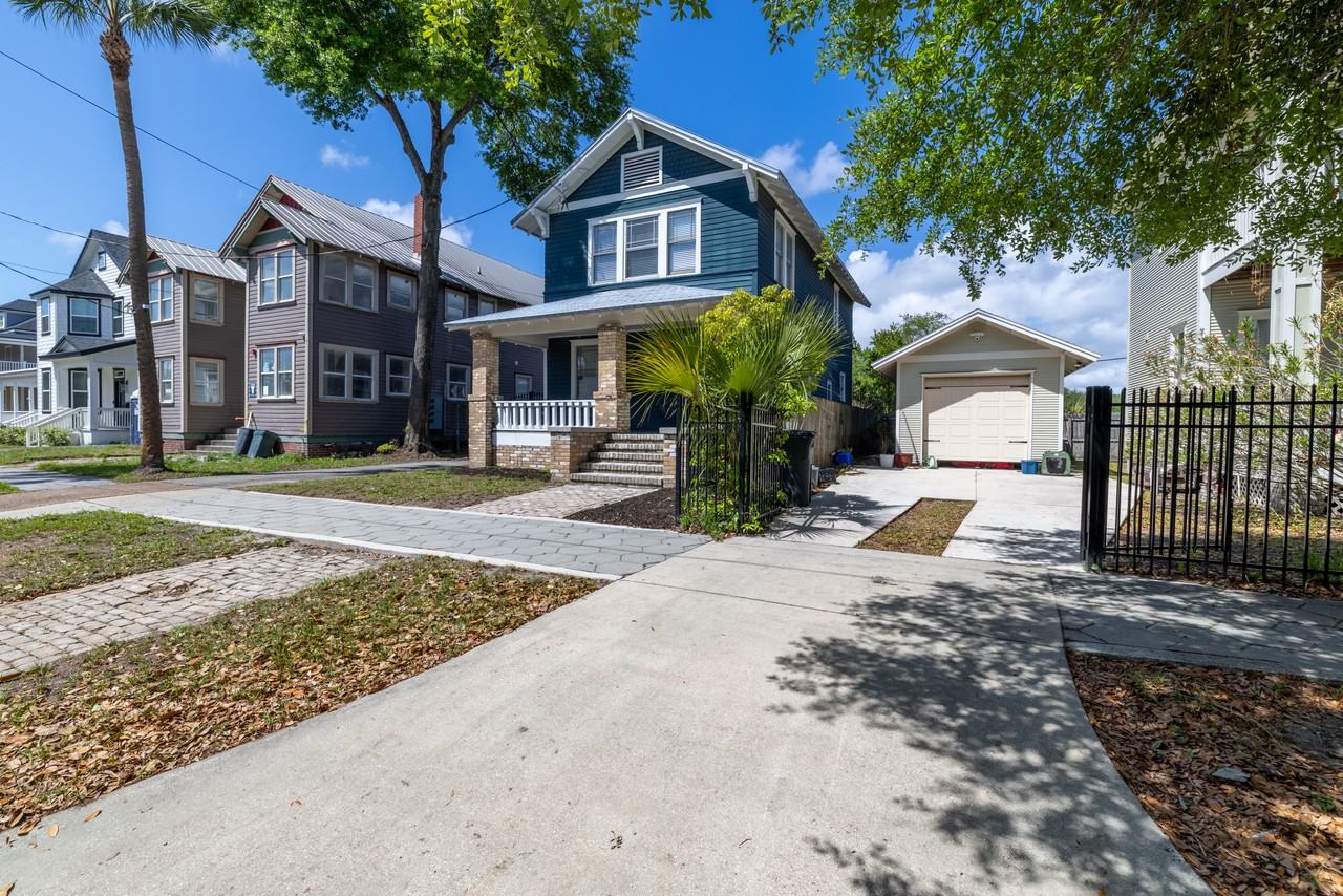 1842 Hubbard St #1 - Photo 3 of 32