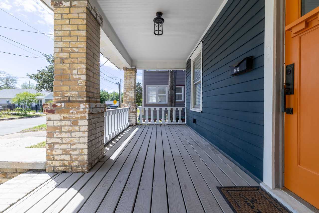 1842 Hubbard St #1 - Photo 4 of 32