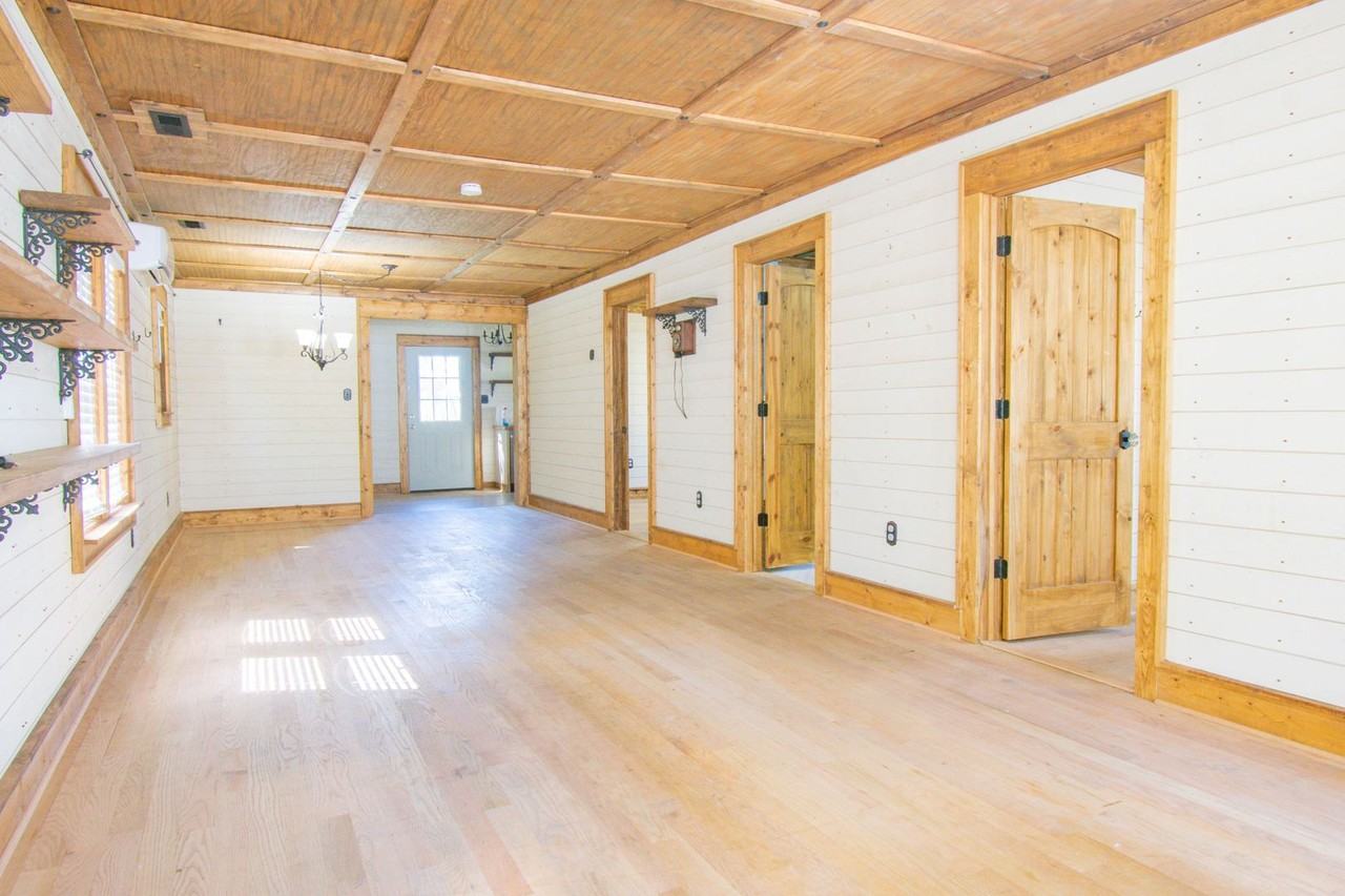 1203 Simpson St - Photo 3 of 18