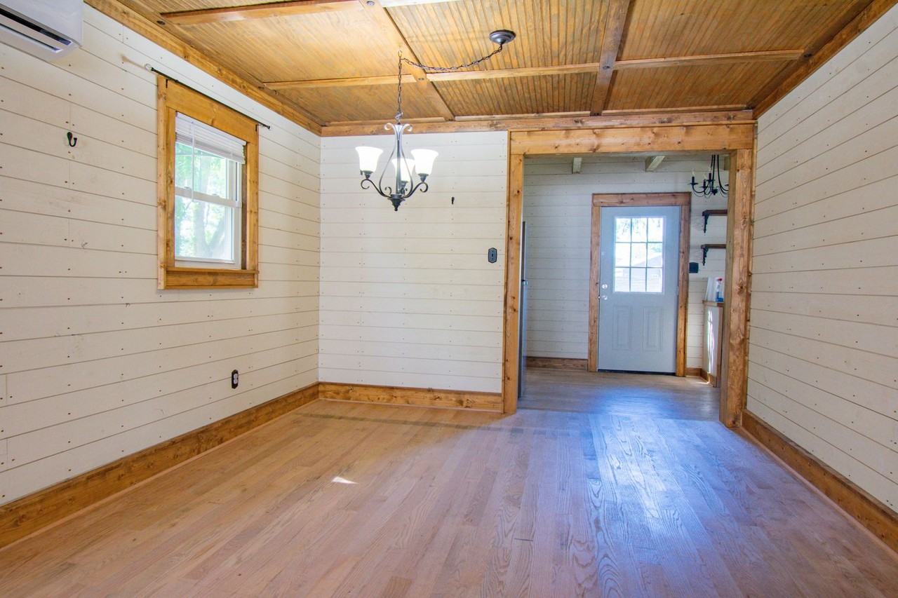 1203 Simpson St - Photo 5 of 18