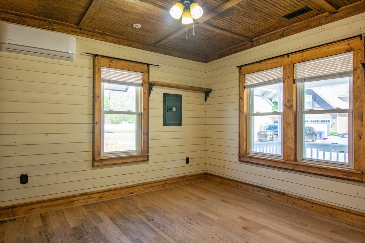 1203 Simpson St - Photo 6 of 18