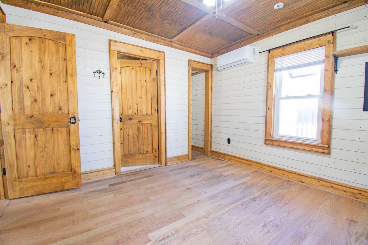 1203 Simpson St - Photo 7 of 18