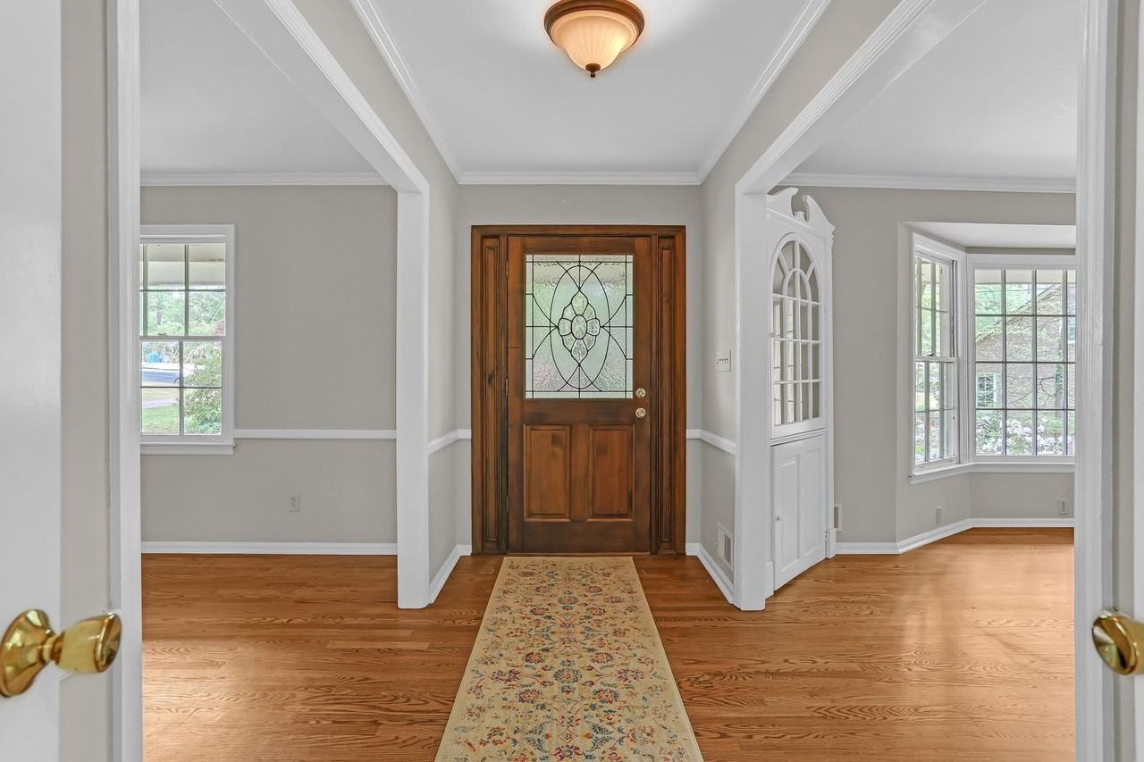 1561 Springfield Ct - Photo 2 of 32