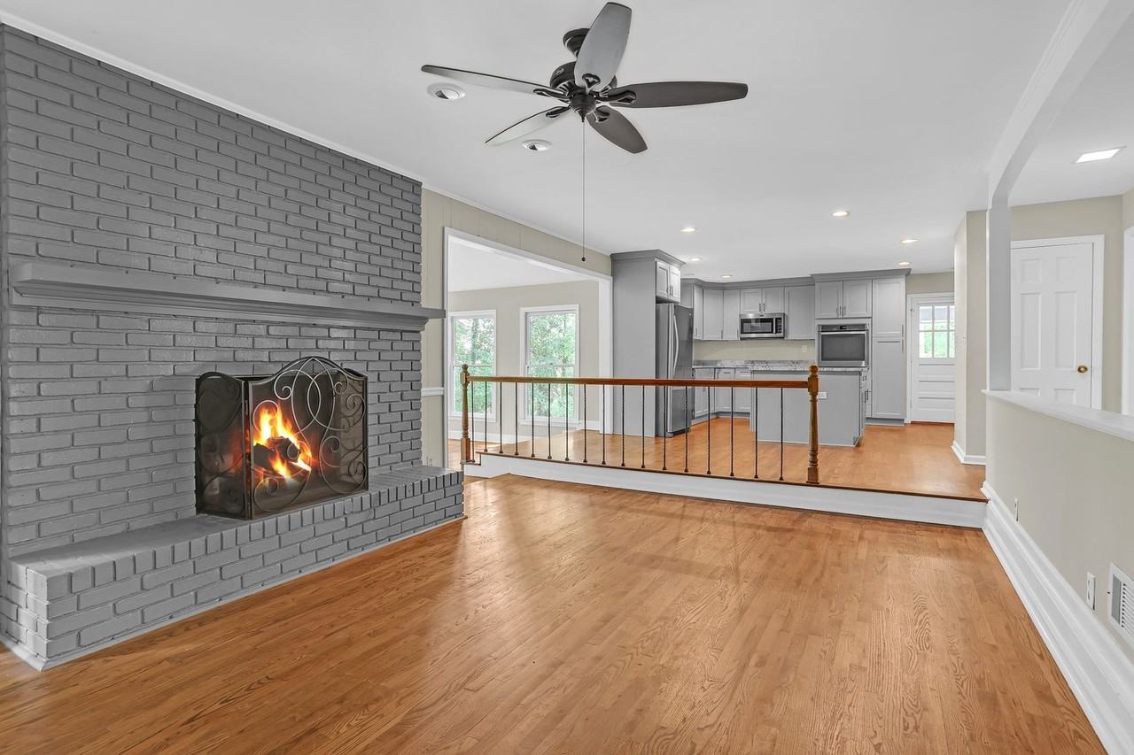 1561 Springfield Ct - Photo 5 of 32