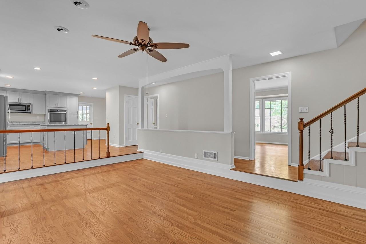 1561 Springfield Ct - Photo 6 of 32