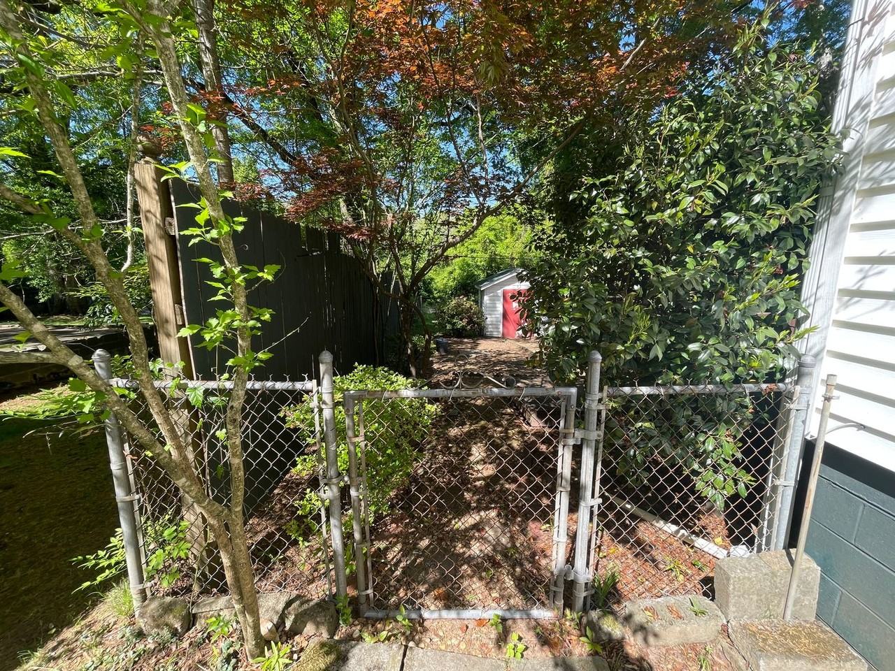 310 Roswell Ave Se - Photo 5 of 50