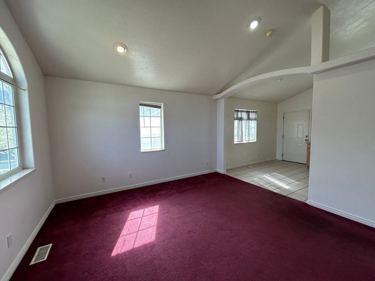 793 W 2100 N - Photo 2 of 11