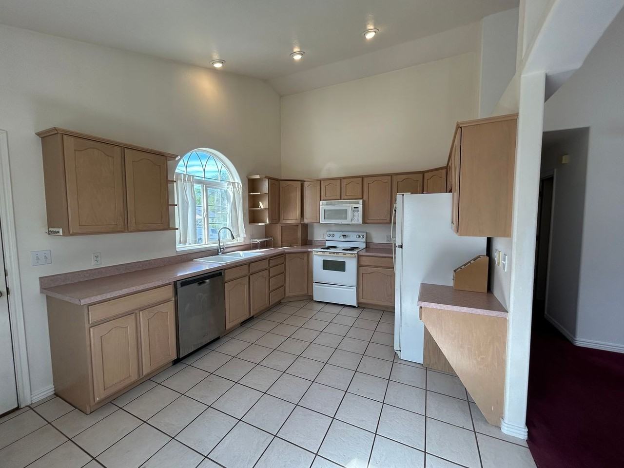 793 W 2100 N - Photo 4 of 11