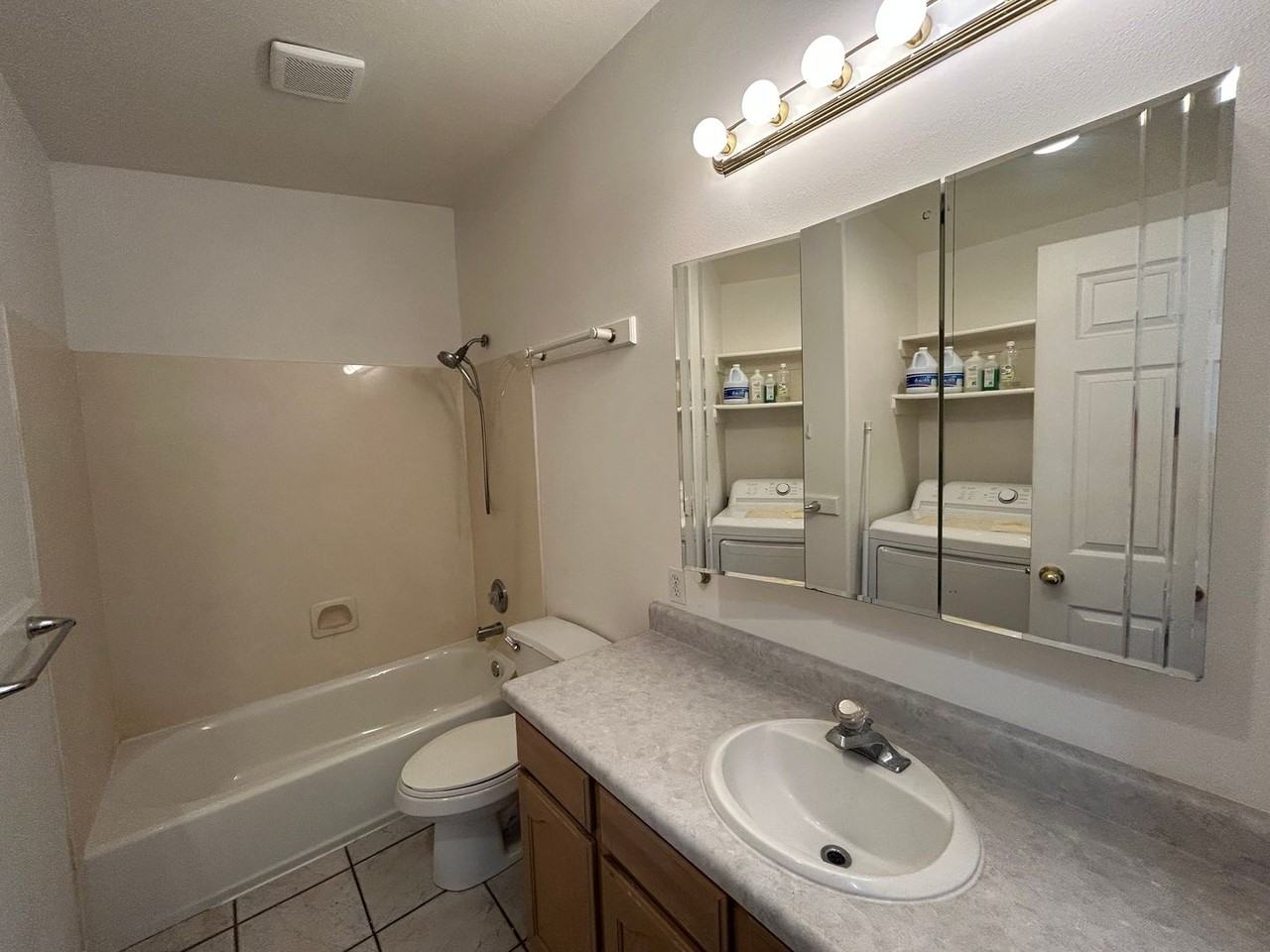 793 W 2100 N - Photo 5 of 11