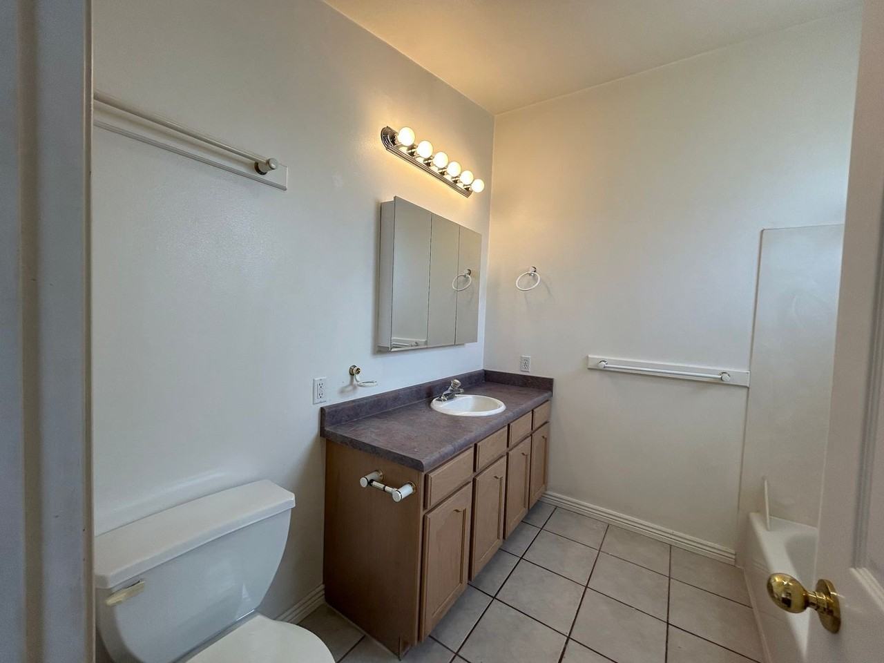 793 W 2100 N - Photo 7 of 11