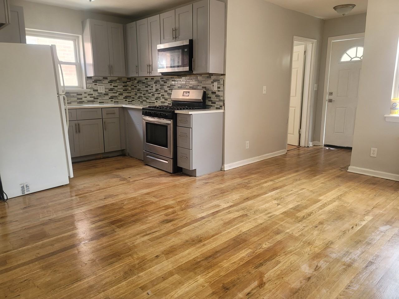 4329 Wilder Avenue - Photo 5 of 17