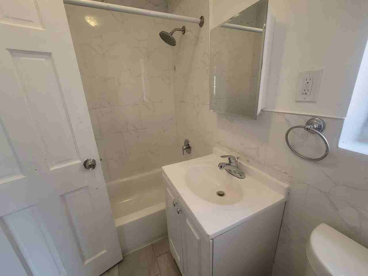 4329 Wilder Avenue - Photo 7 of 17
