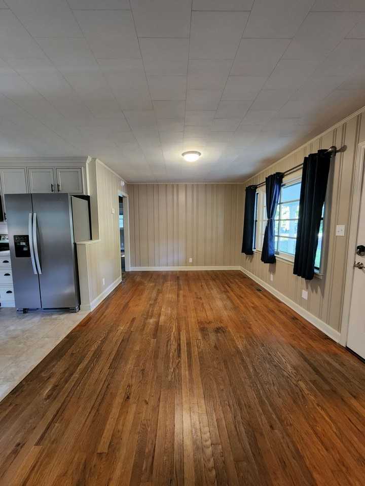 106 Louisa St - Photo 4 of 20