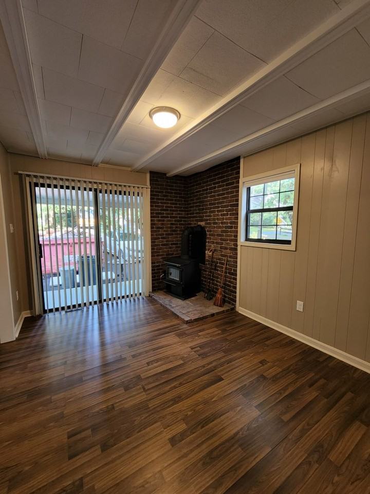 106 Louisa St - Photo 3 of 20