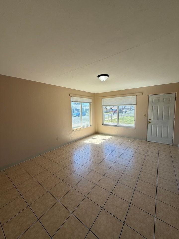 2041 Vine Ave #1 - Photo 3 of 14