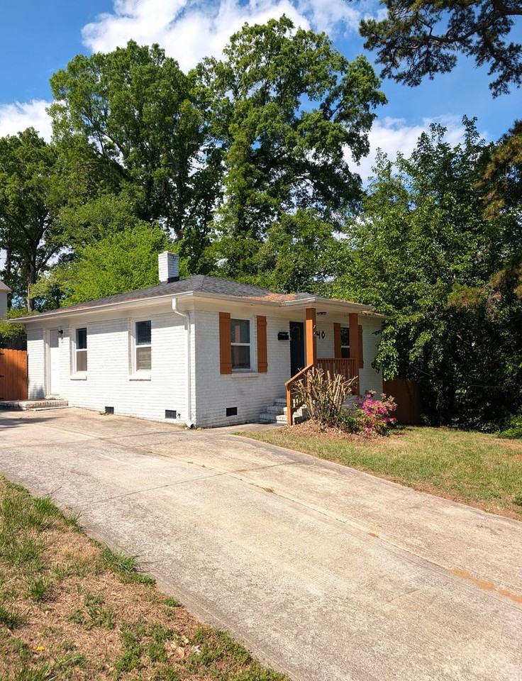 140 Mattoon St - Photo 3 of 14