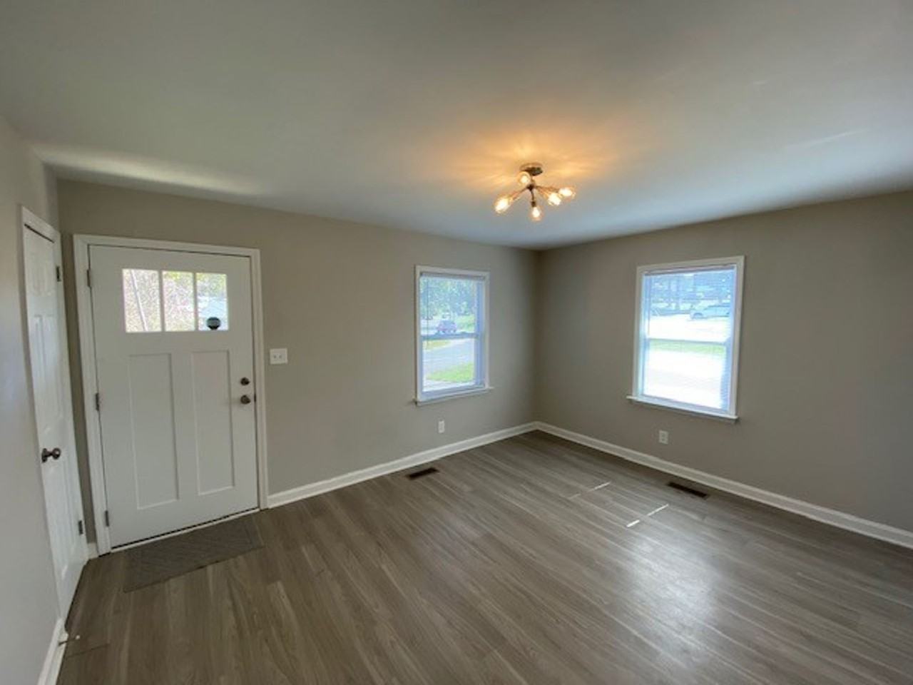 140 Mattoon St - Photo 4 of 14