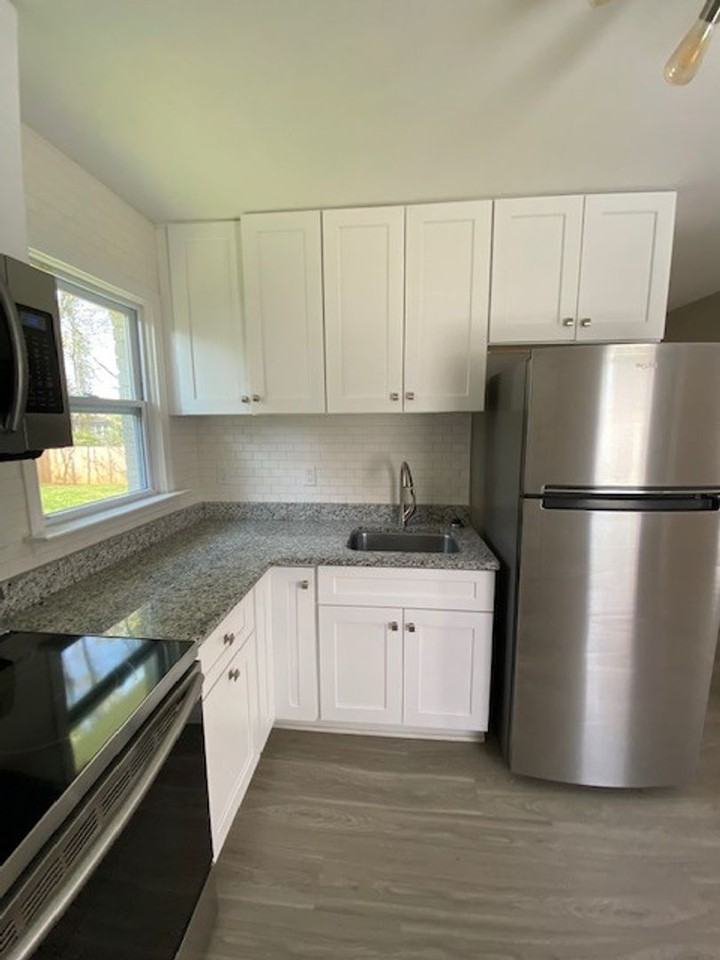 140 Mattoon St - Photo 7 of 14