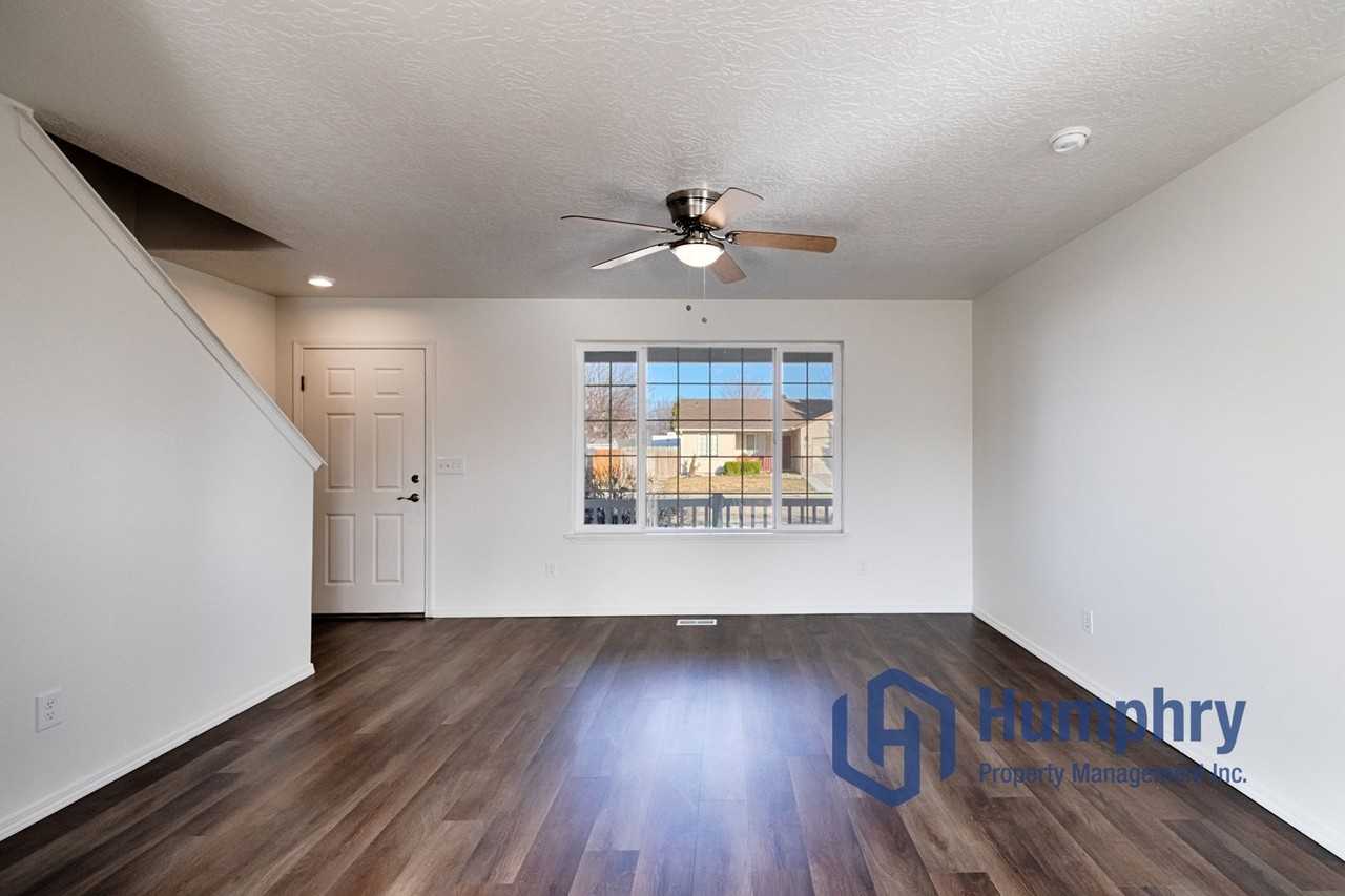 899 N Cornflower Ave - Photo 5 of 33