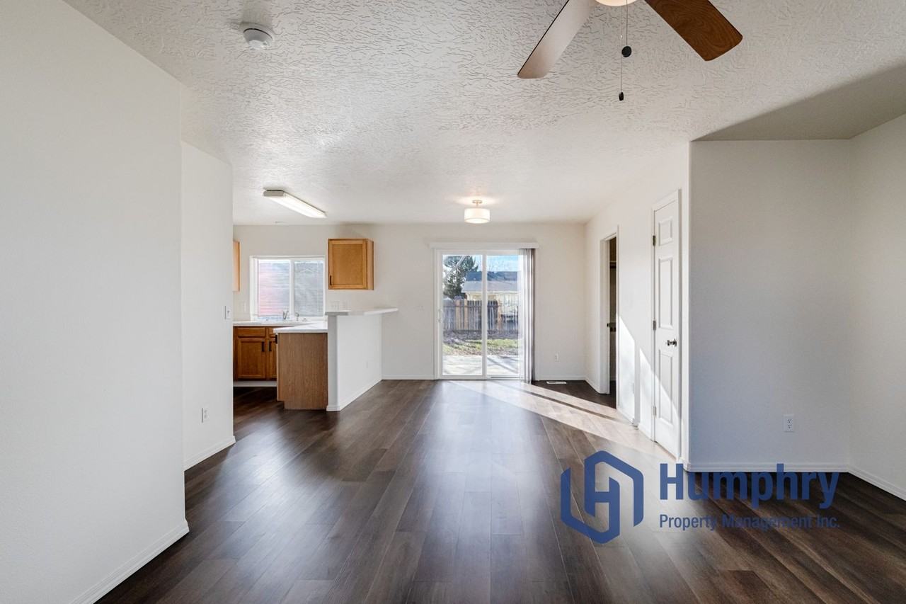 899 N Cornflower Ave - Photo 6 of 33