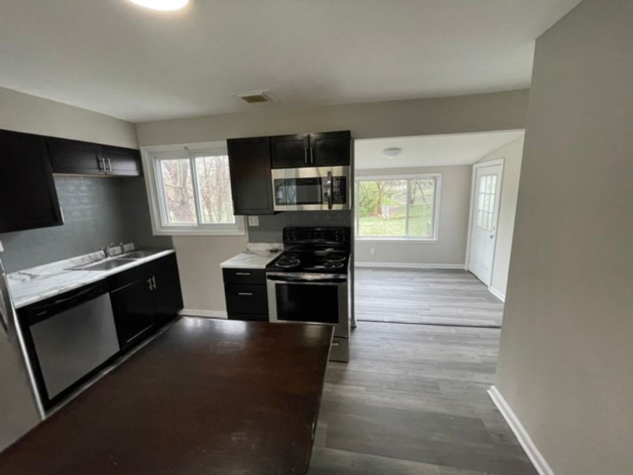 815 Bella Ln - Photo 3 of 12