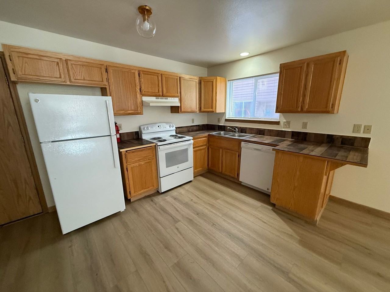 1225 Nw Stannium Rd - Photo 4 of 13