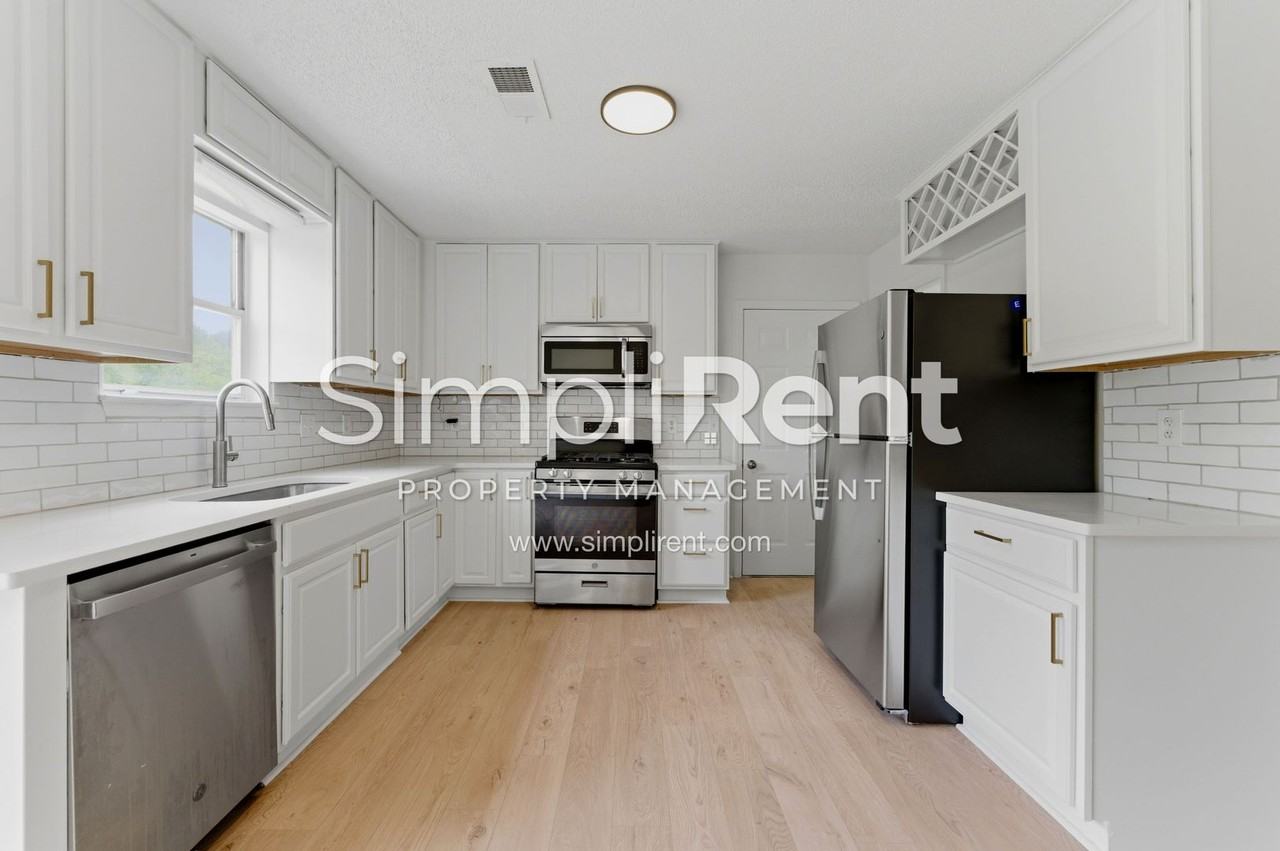 5605 La Fleur Trl - Photo 2 of 20