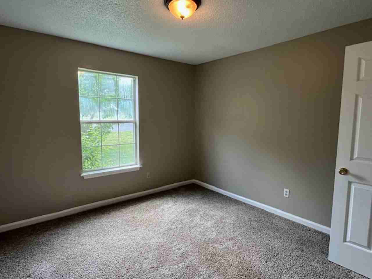 510 Shady Grove Dr - Photo 4 of 9