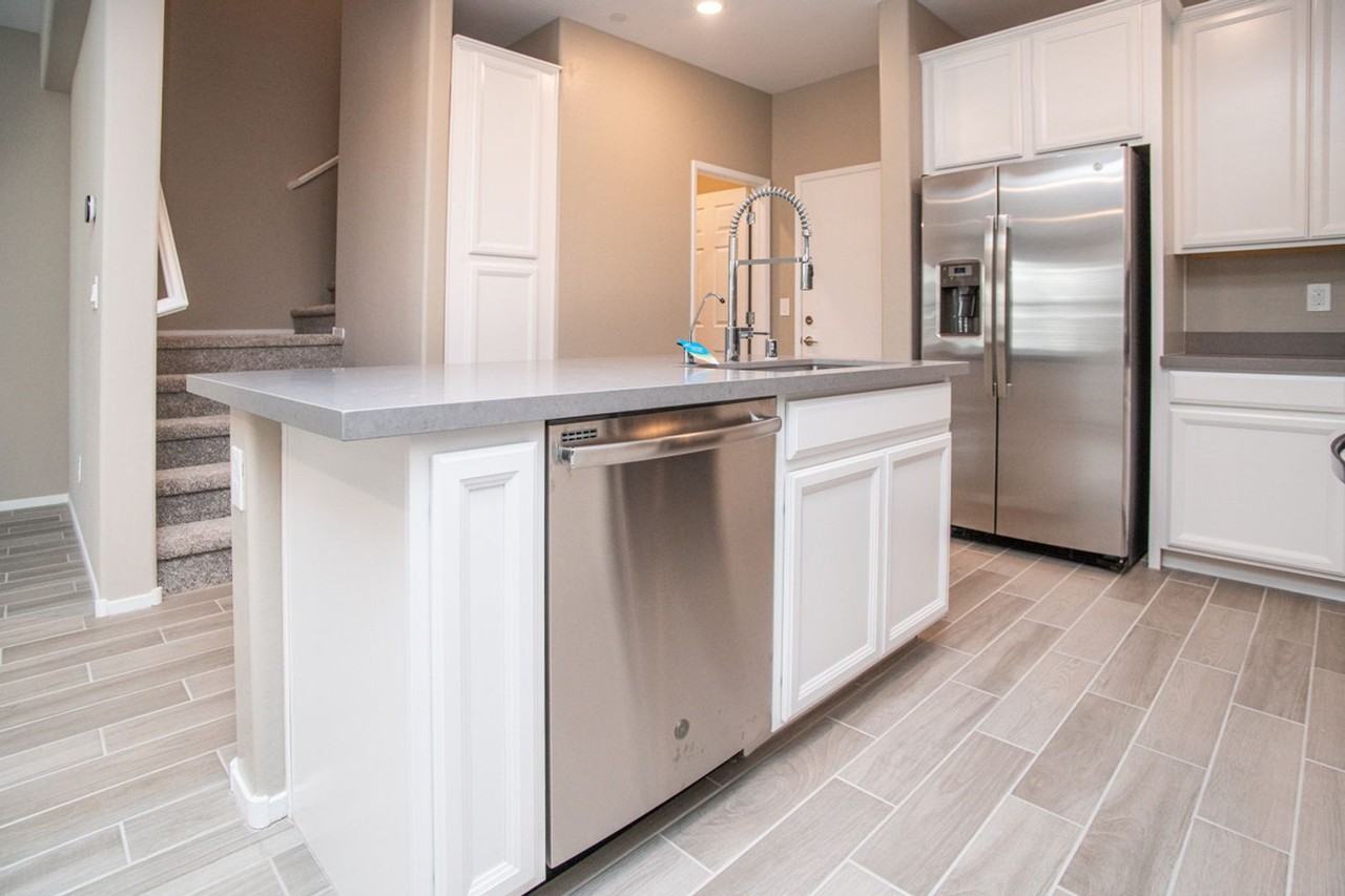 17 Alamere Falls Dr - Photo 7 of 50