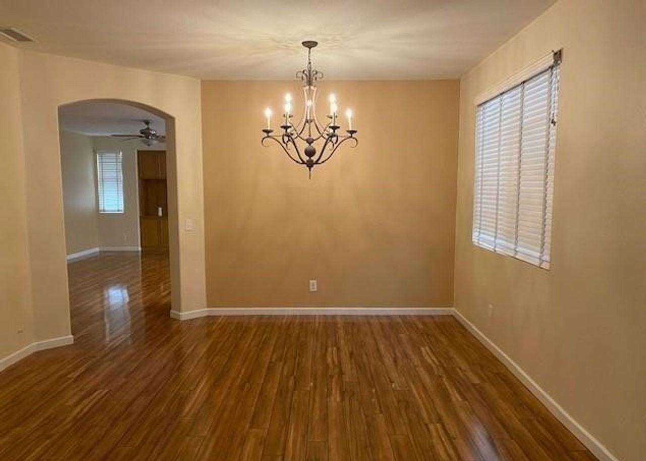 15047 Amorose St - Photo 3 of 28