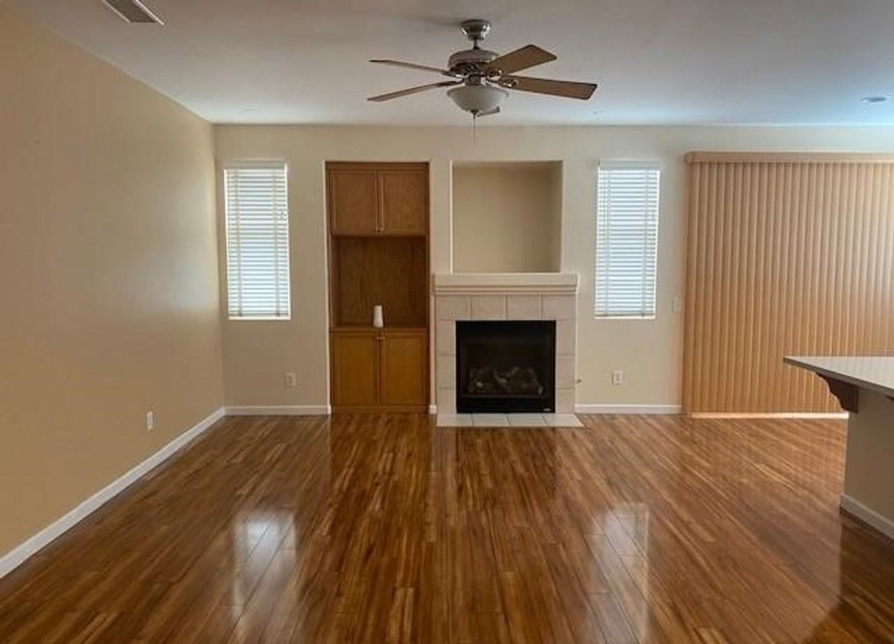 15047 Amorose St - Photo 4 of 28