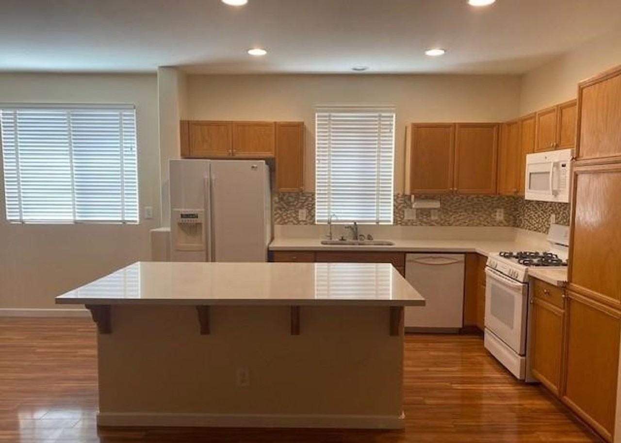 15047 Amorose St - Photo 5 of 28