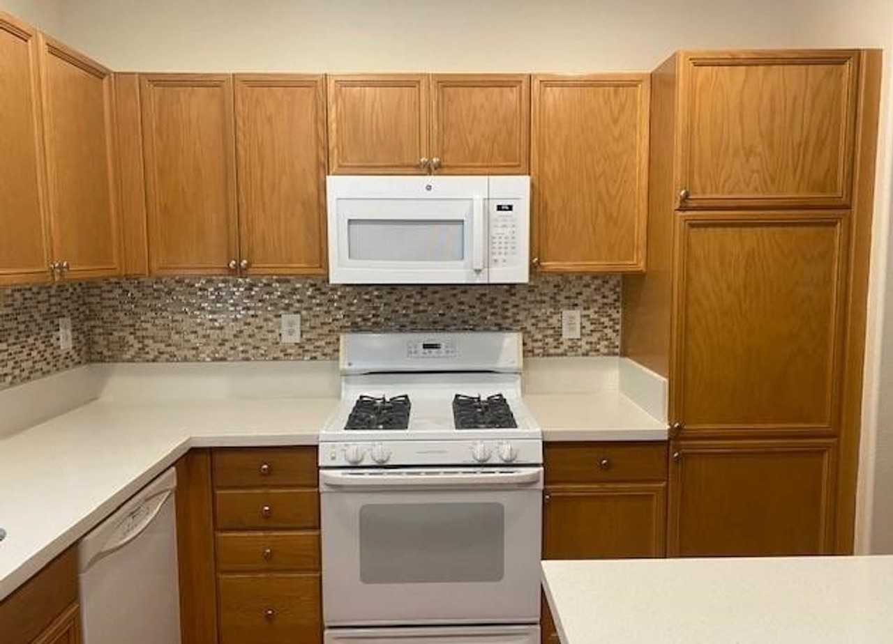 15047 Amorose St - Photo 6 of 28