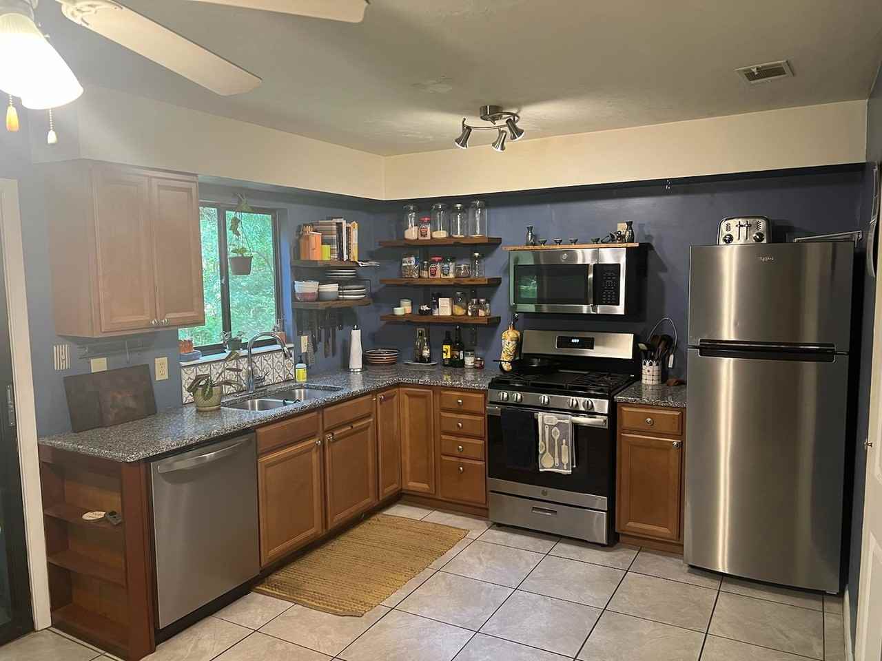 3402 Nw 2nd St - Photo 3 of 24