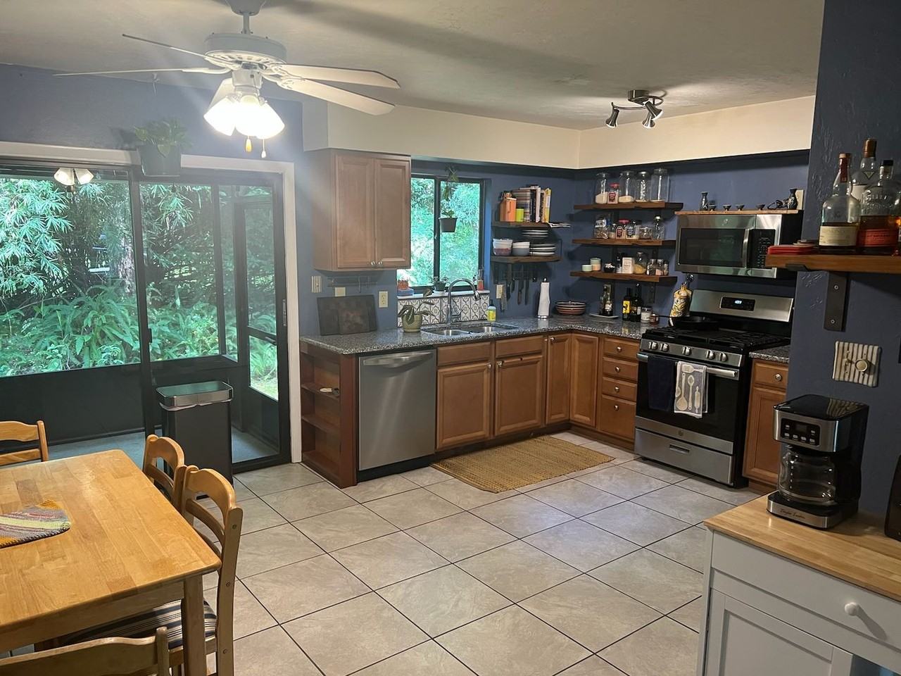 3402 Nw 2nd St - Photo 4 of 24