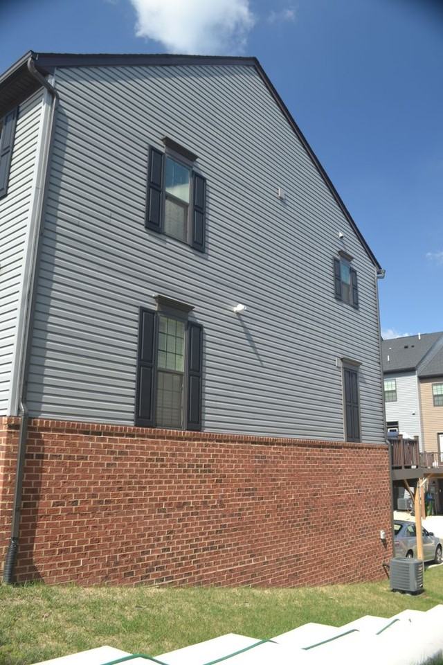 1015 Rampart Dr - Photo 3 of 23