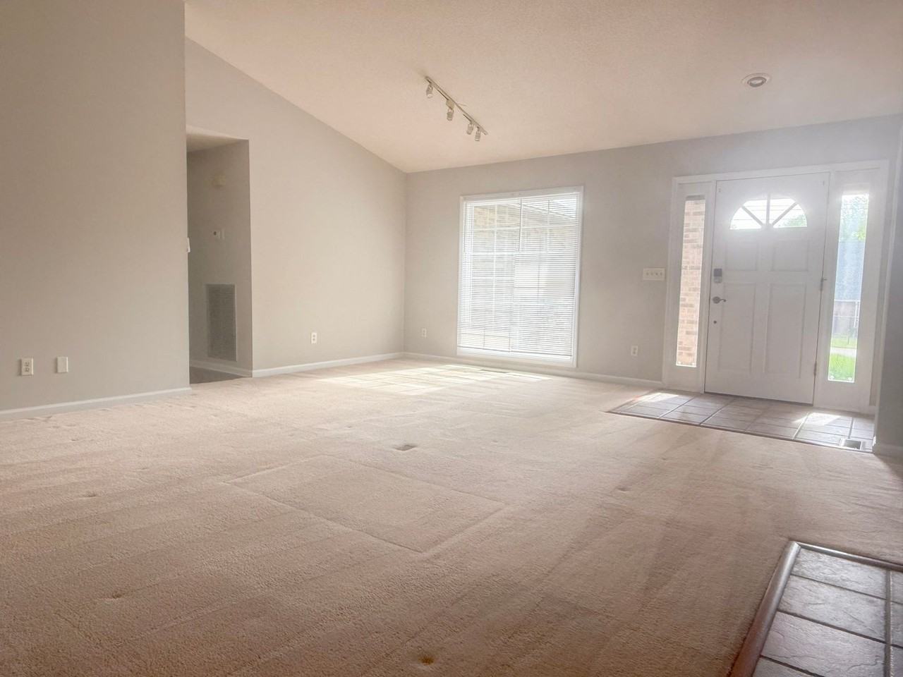 1758 Heathrow Dr - Photo 5 of 29