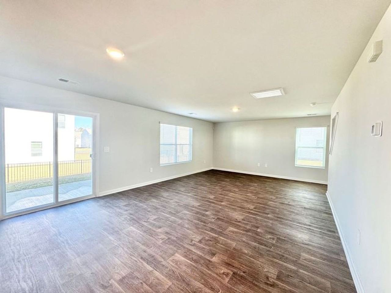 307 Windmill Dr - Photo 4 of 19