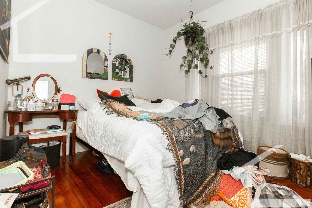 549 Washington St - Photo 4 of 9