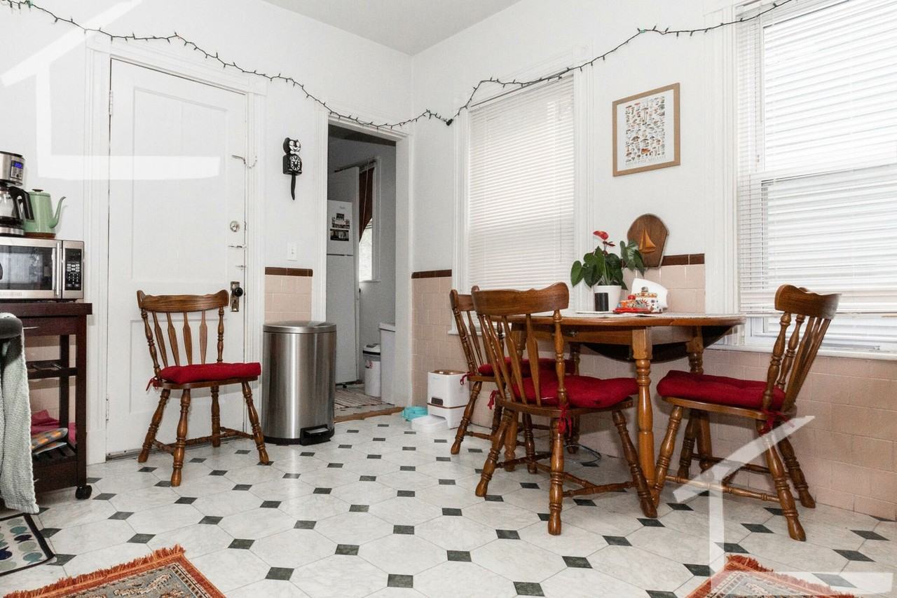 549 Washington St - Photo 5 of 9