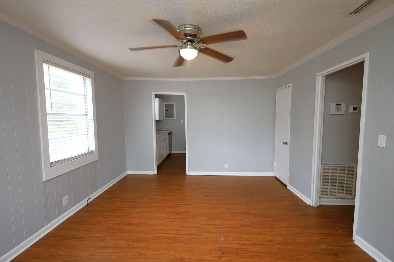 808 Lilly St #B - Photo 3 of 9